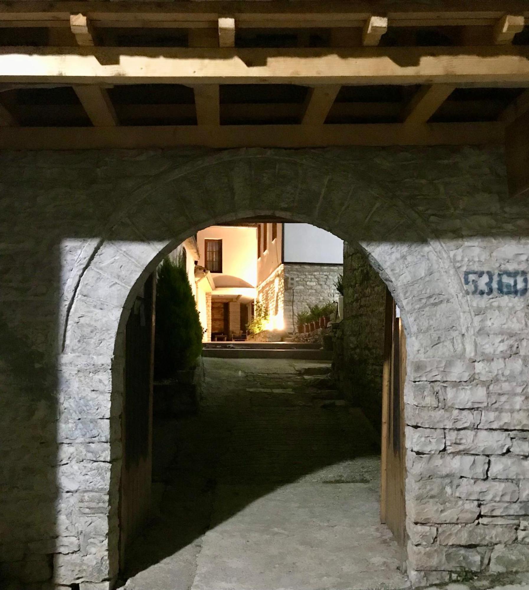 Vila Eri Гирокастра Экстерьер фото